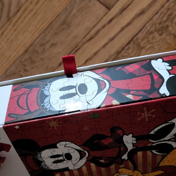 Disney Store Holiday Puzzle NIB - Picture 2 of 3